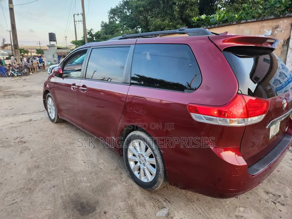 Toyota Sienna Limited 7 Passenger 2012 Red