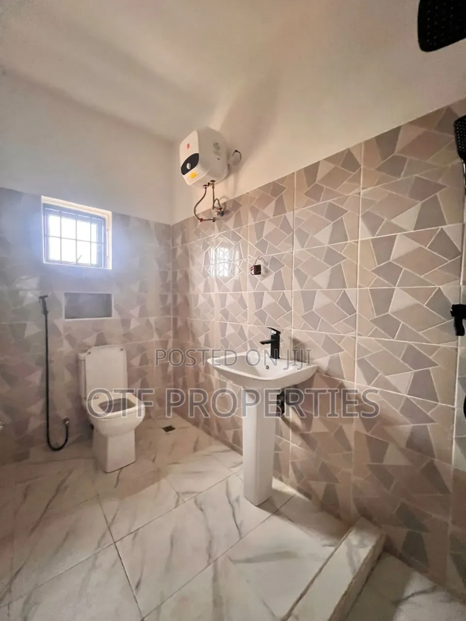 2bdrm Apartment in Gaduwa Abuja for sale