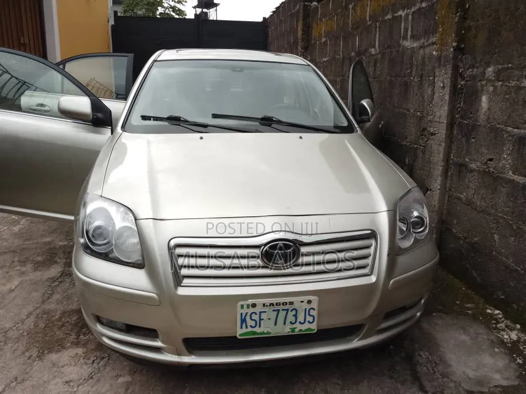 Toyota Avensis 2008 Gold