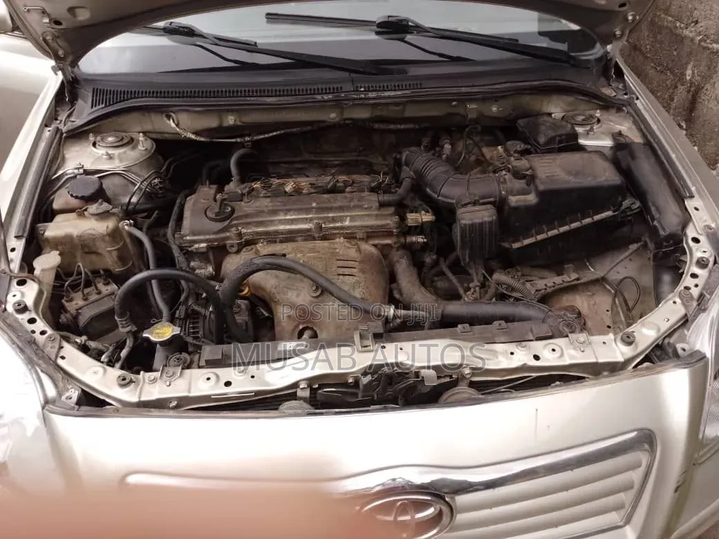 Toyota Avensis 2008 Gold
