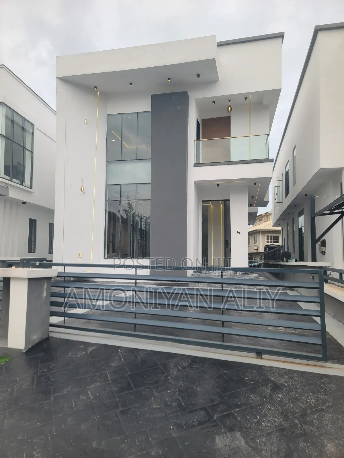 5bdrm Duplex in Megamond Estate, Off Lekki-Epe Expressway for sale