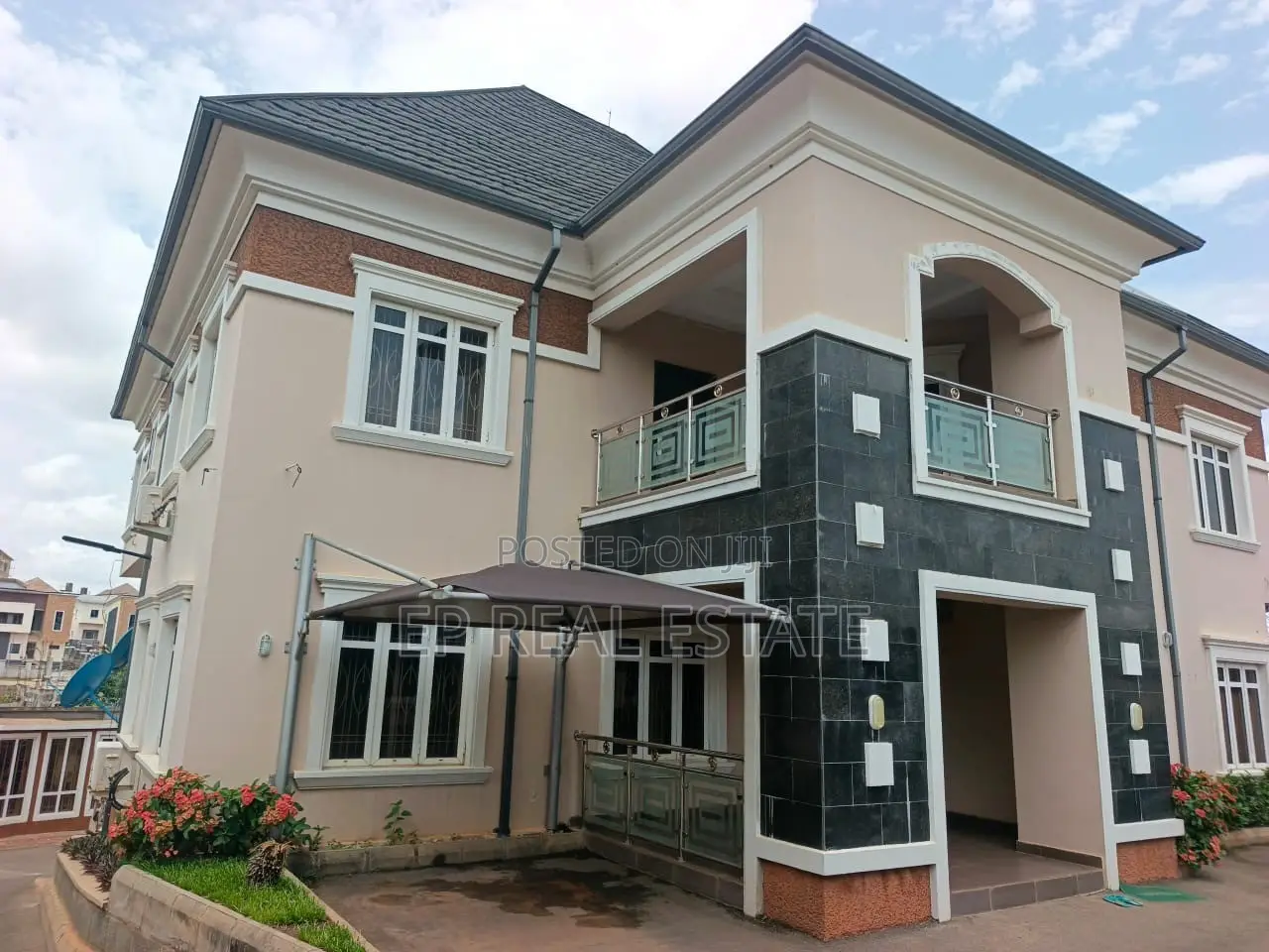 4bdrm Duplex in Apo District for sale