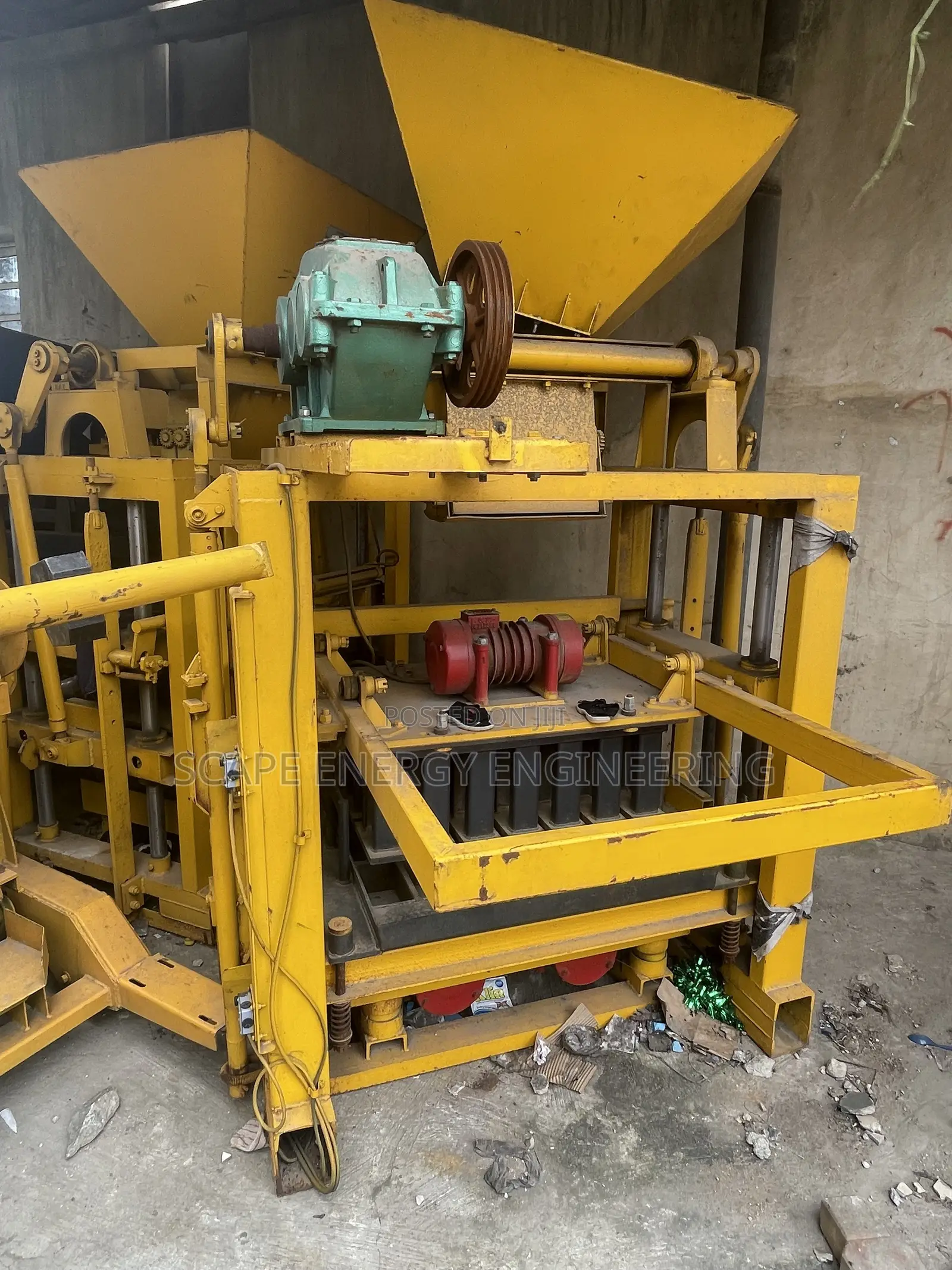Hollow Concrete Paving Brick and Block Moulding Machine