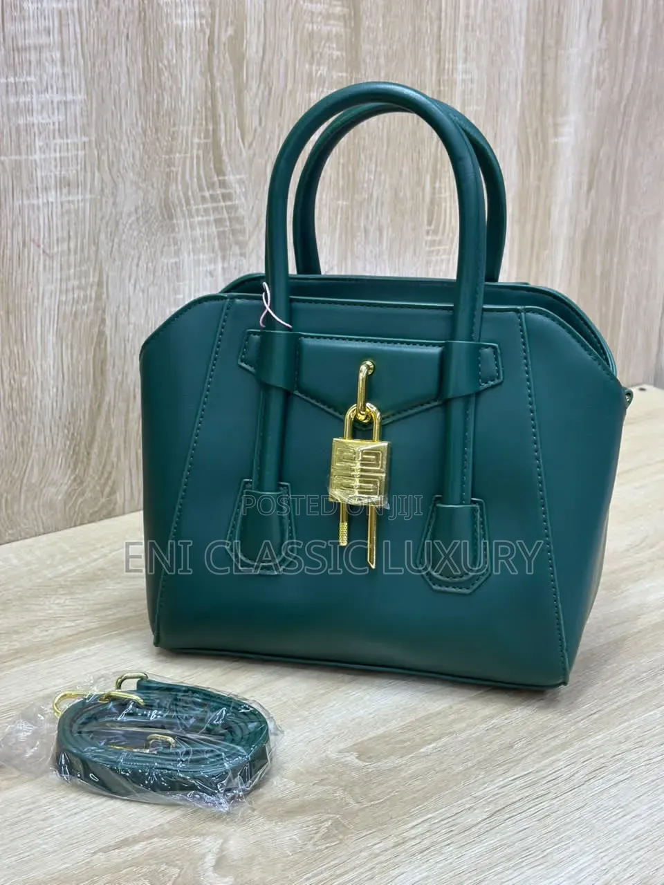 Pure Quality Luxury Women Golden Bags Best Quality Well Branded