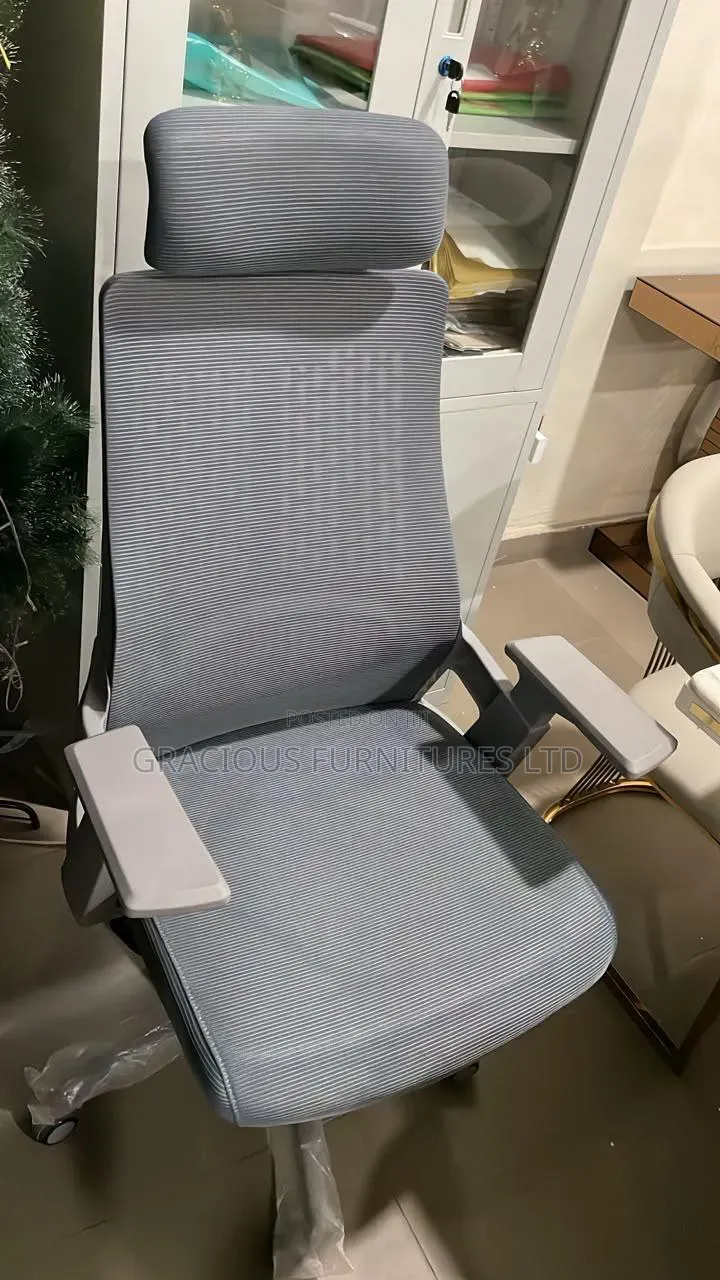 High Back Ergonomic Swivel Chair With Head Rest