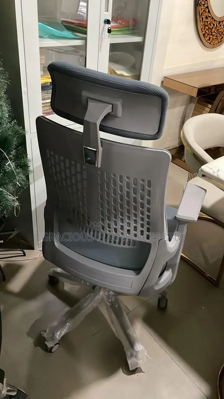 High Back Ergonomic Swivel Chair With Head Rest