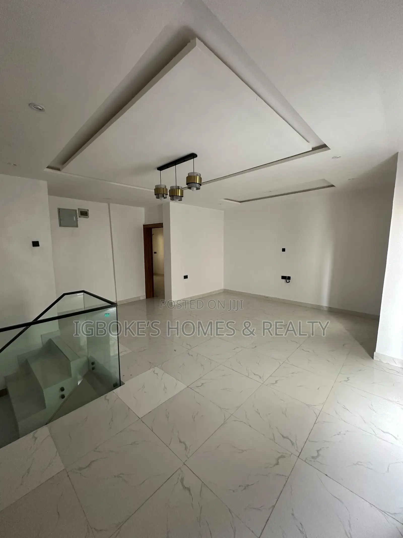 4bdrm Maisonette in Lekki Phase 1 for rent