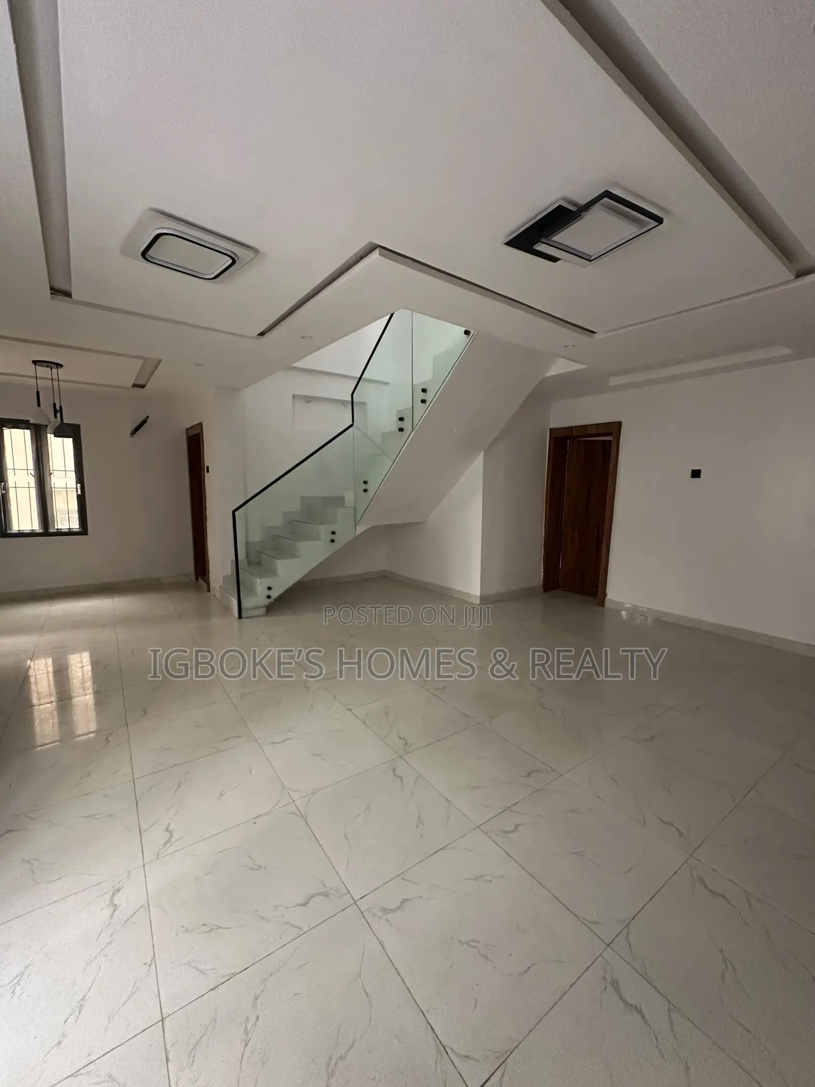 4bdrm Maisonette in Lekki Phase 1 for rent