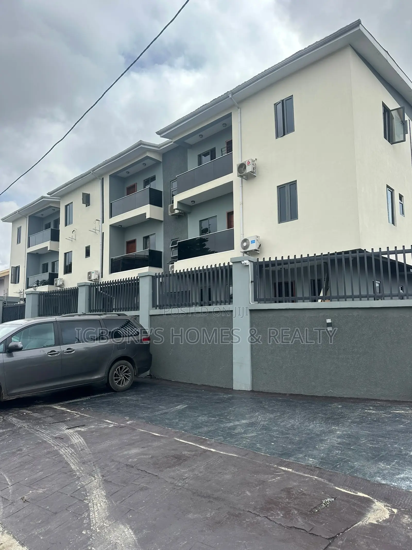 4bdrm Maisonette in Lekki Phase 1 for rent