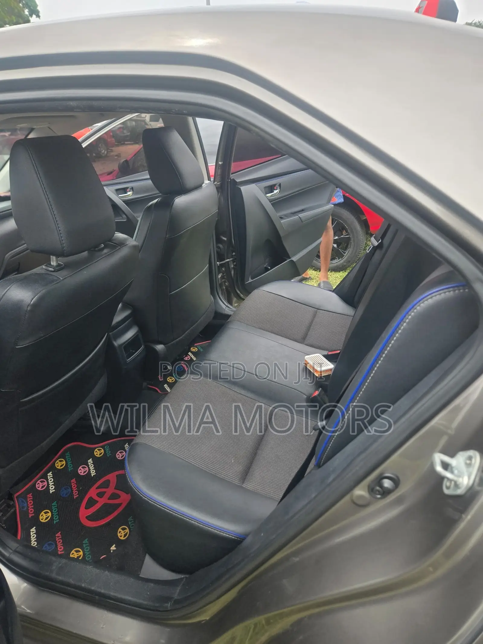 Toyota Corolla LE Eco (1.8L 4cyl 2A) 2018 Gray