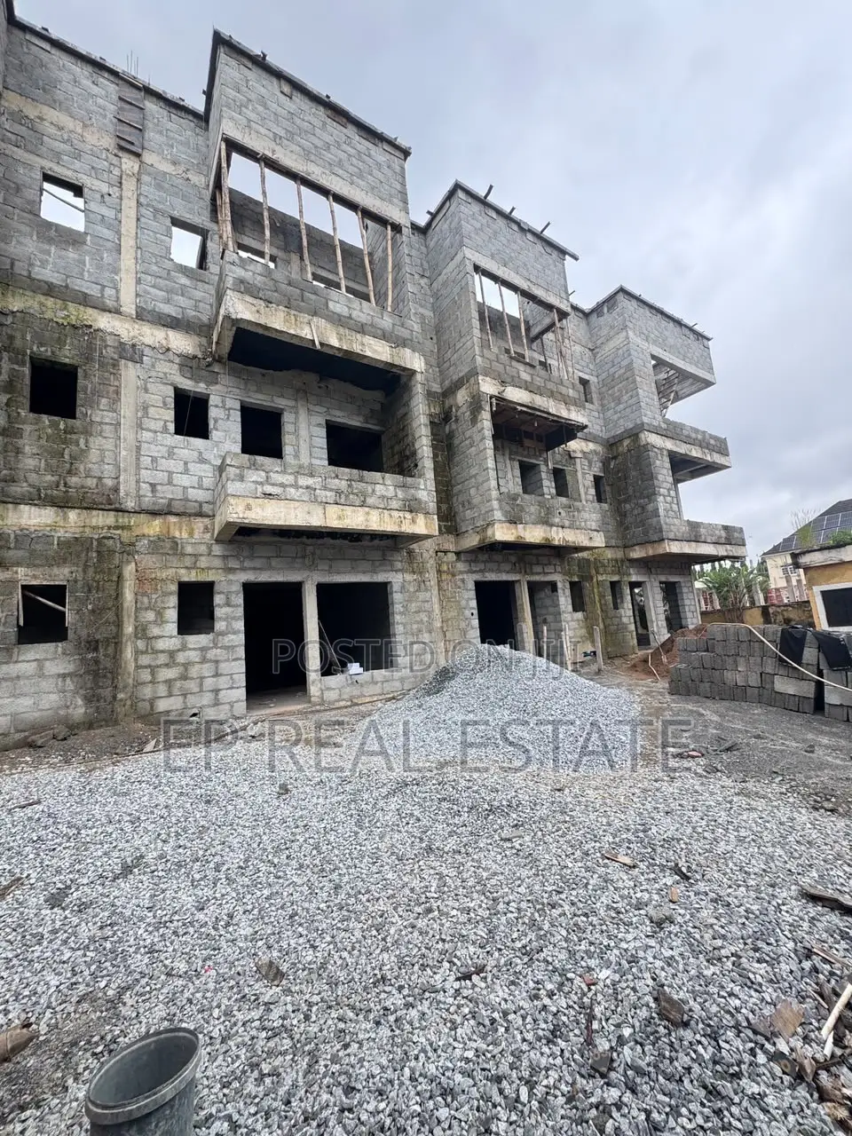 4bdrm Duplex in Gwarinpa for sale