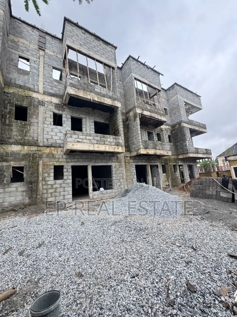 4bdrm Duplex in Gwarinpa for sale