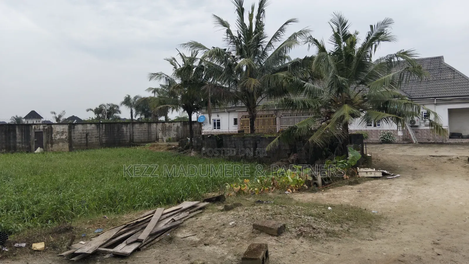 5bdrm Bungalow in Gated Neighbourhood, New Layout for sale