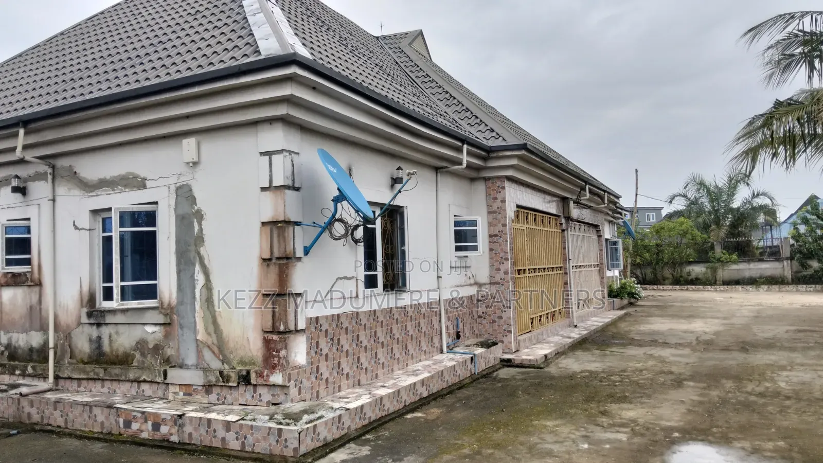 5bdrm Bungalow in Gated Neighbourhood, New Layout for sale