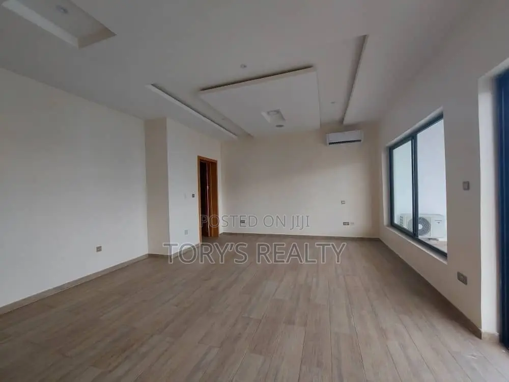 4bdrm Duplex in Banana Island for rent