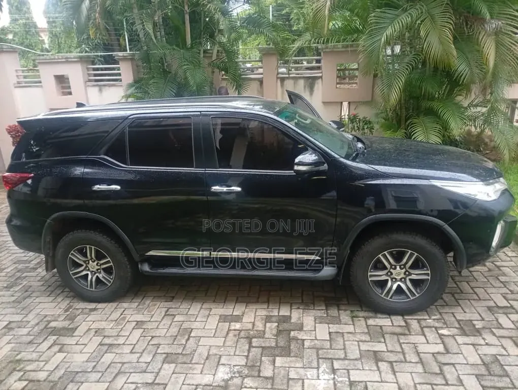 Toyota Fortuner 2016 Black