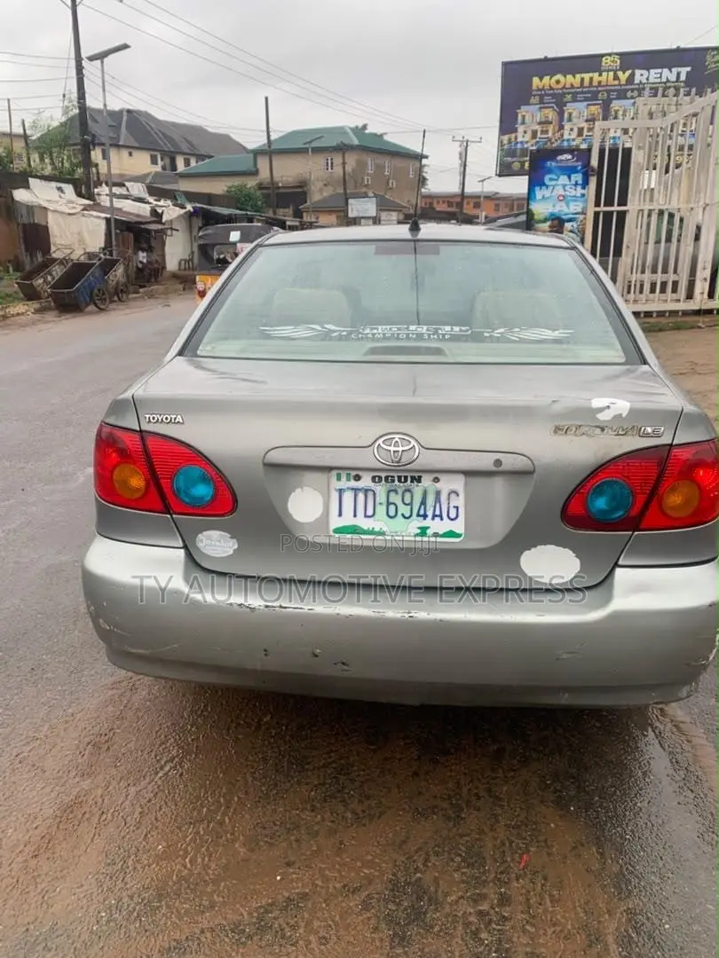 Toyota Corolla LE 2004 Gray