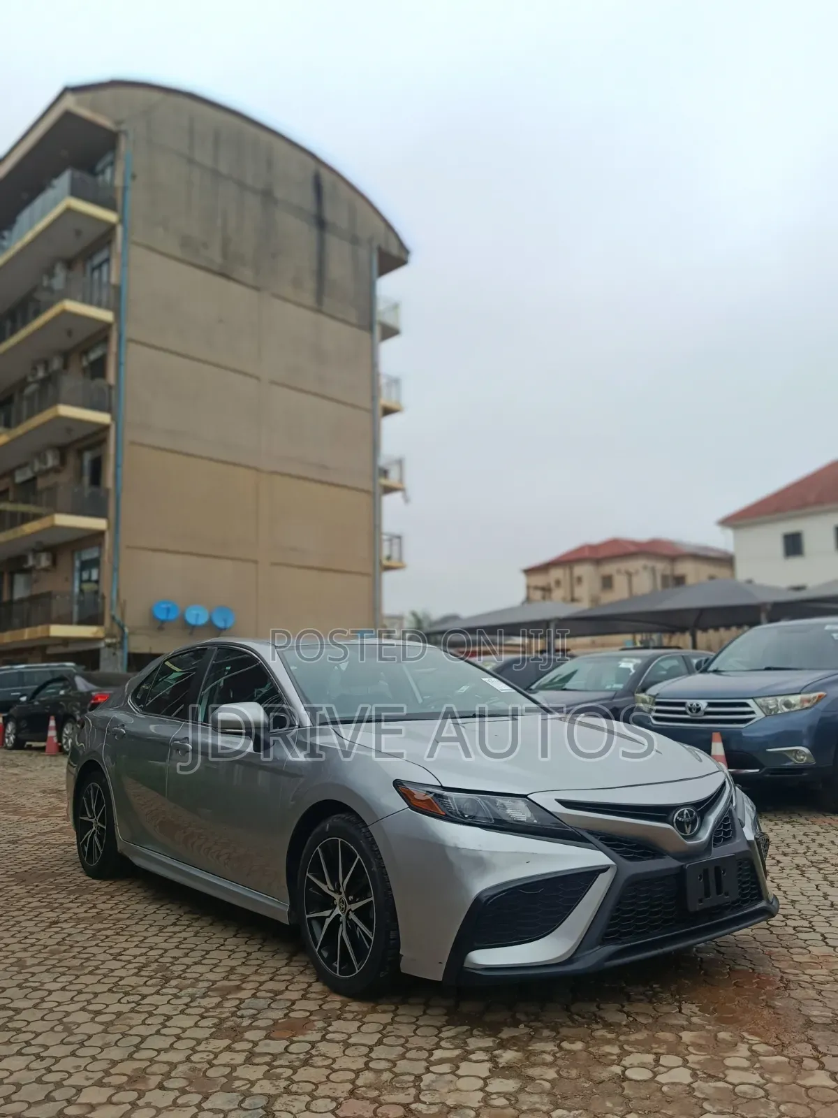 Toyota Camry SE 2023 Silver