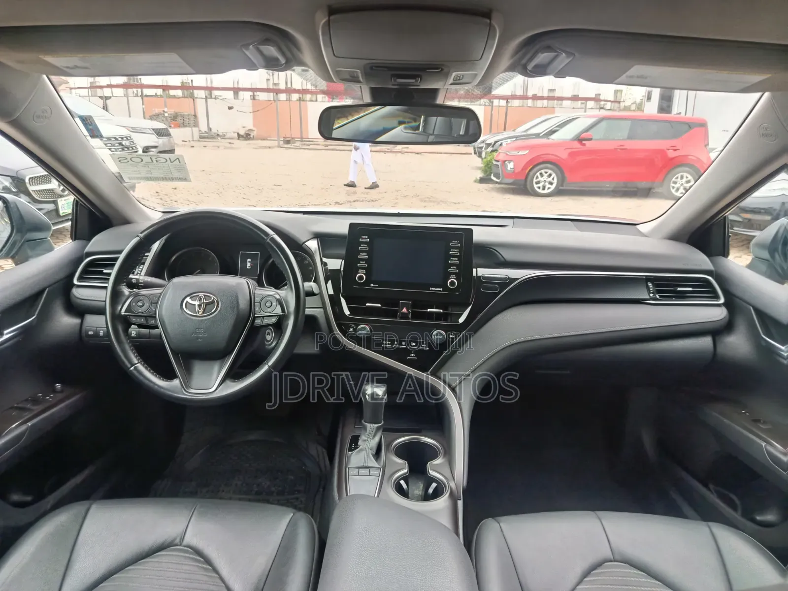 Toyota Camry SE 2023 Silver
