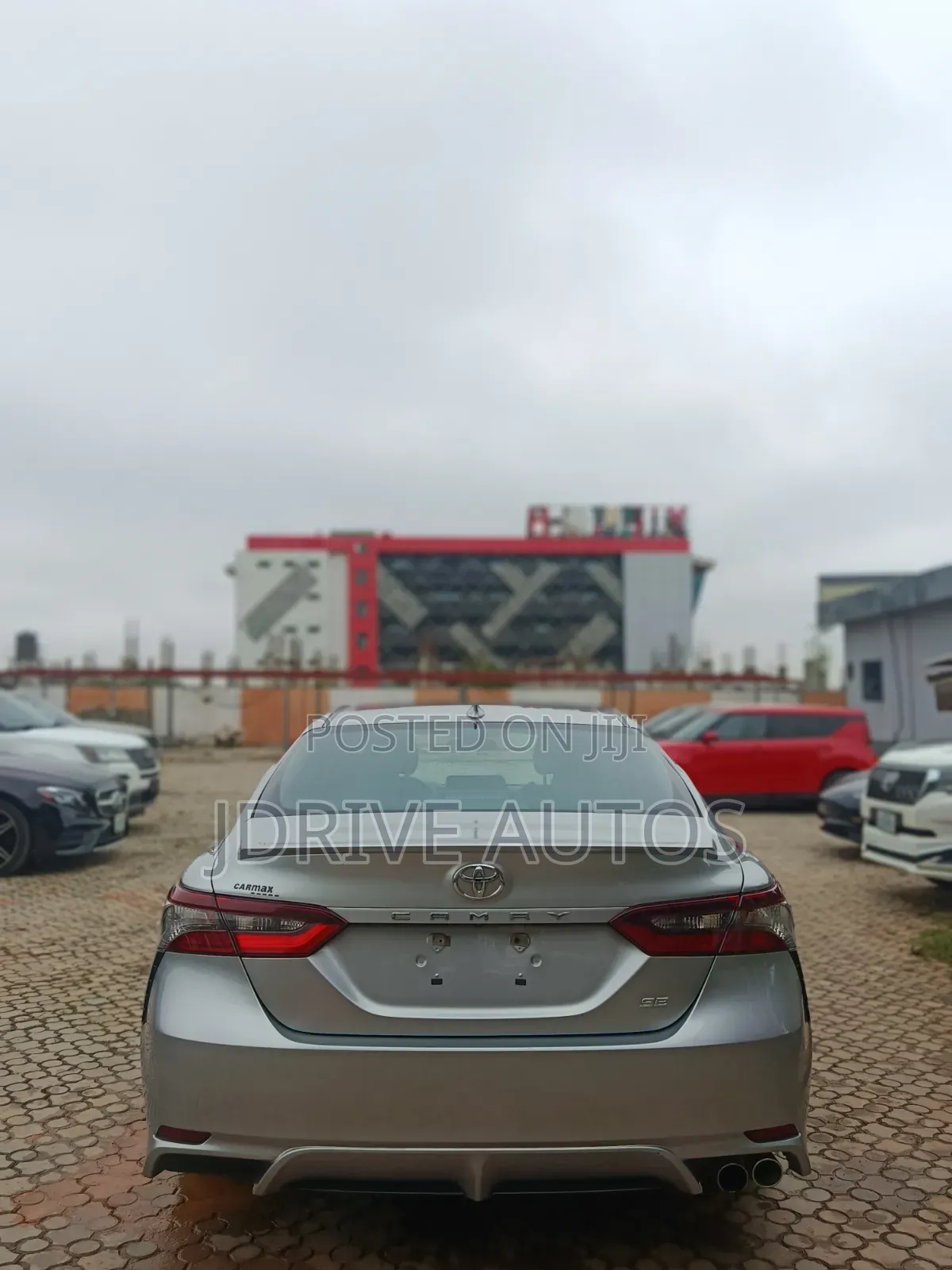 Toyota Camry SE 2023 Silver