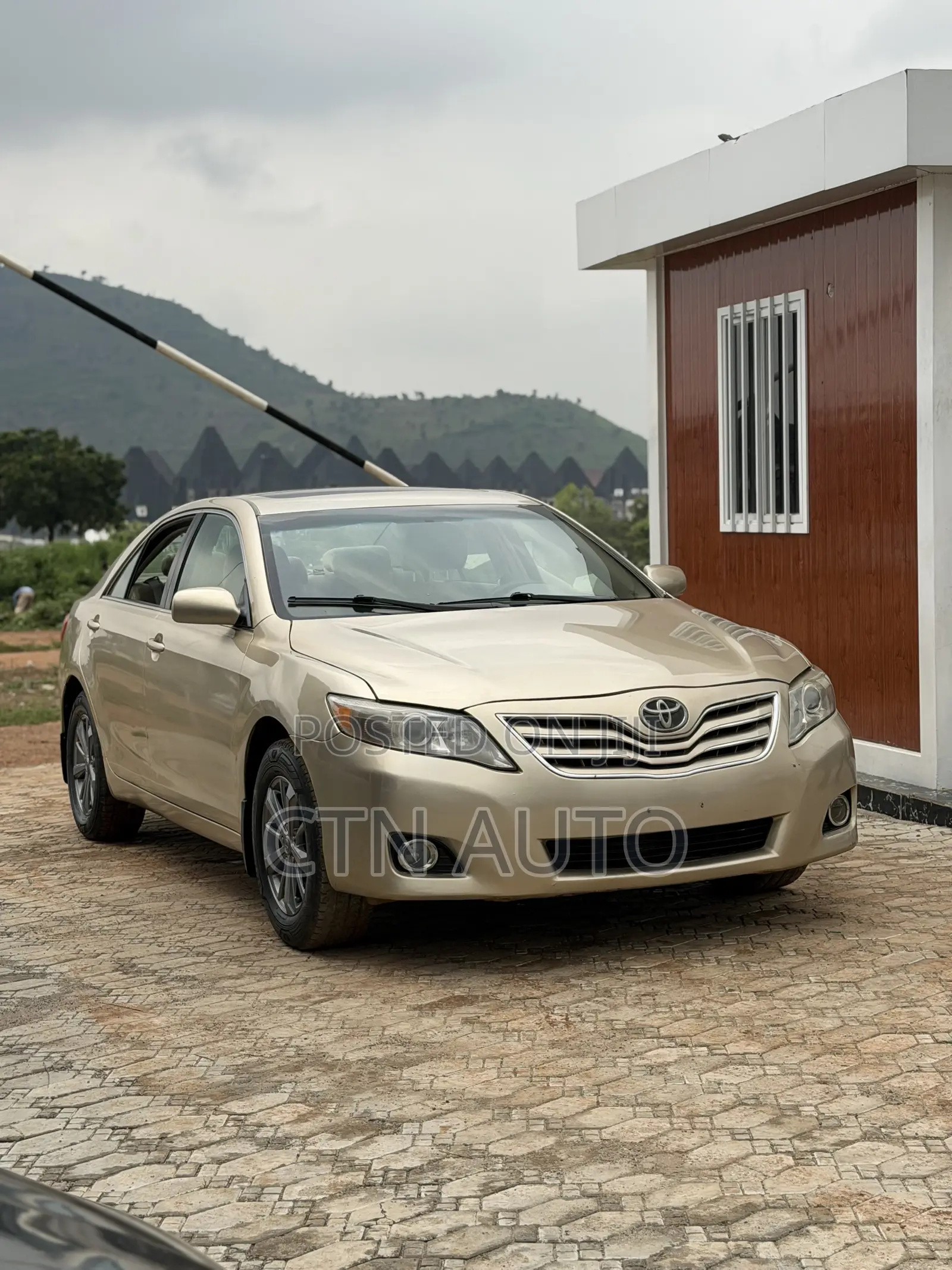 Toyota Camry LE 4dr Sedan (2.4L 4cyl 5A) 2007 Gold