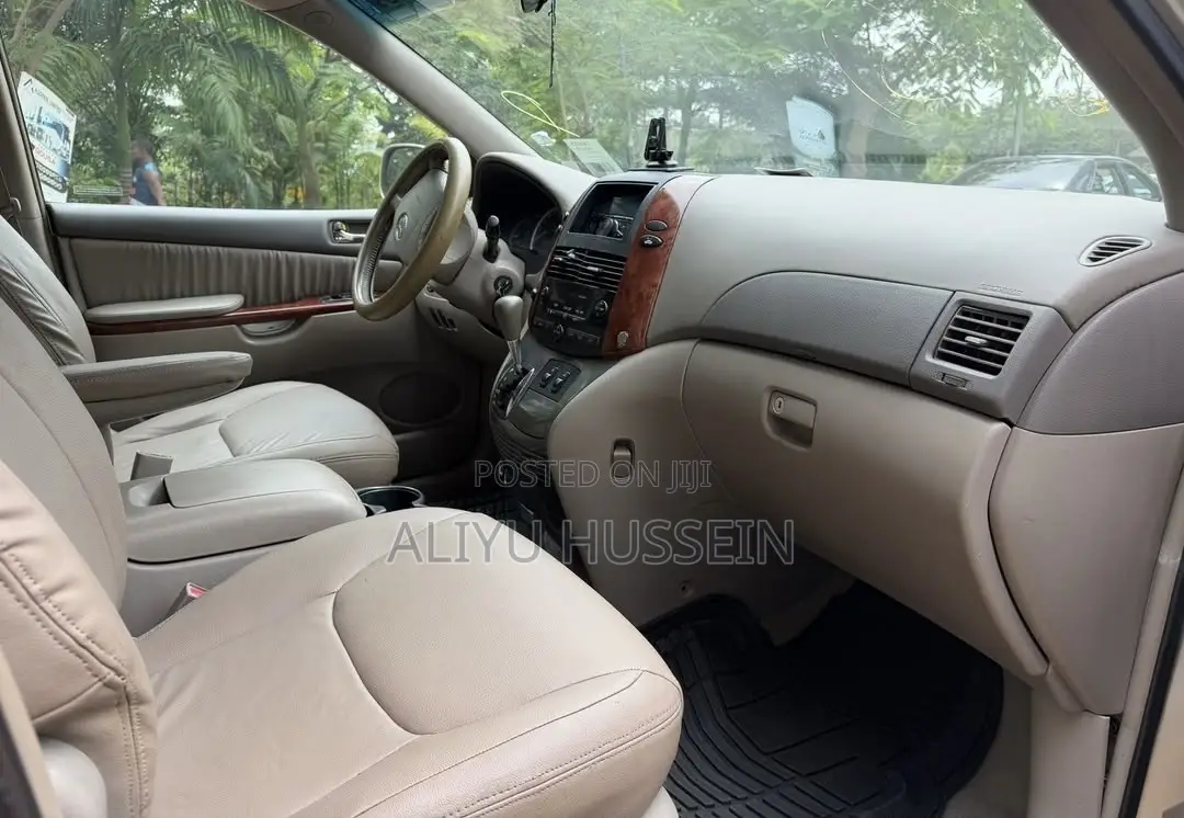 Toyota Sienna 2005 Gold