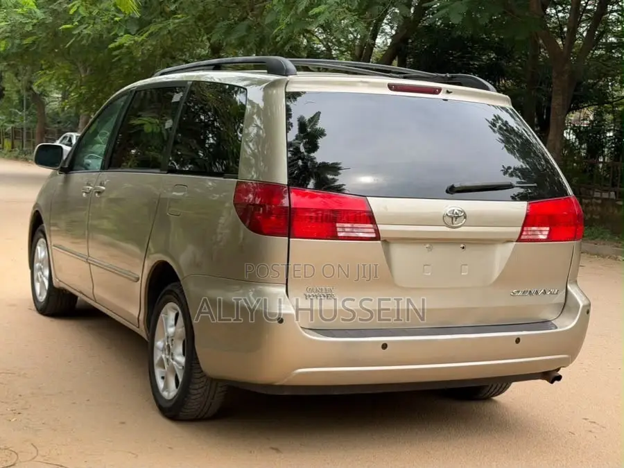 Toyota Sienna 2005 Gold