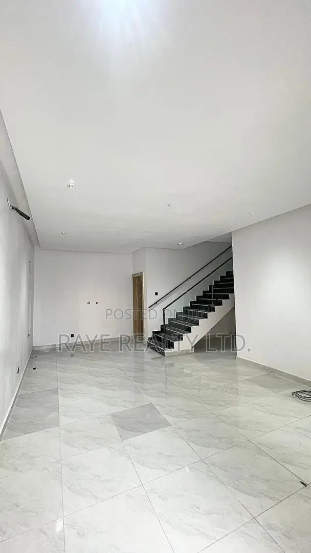 4bdrm Duplex in Lekki for sale