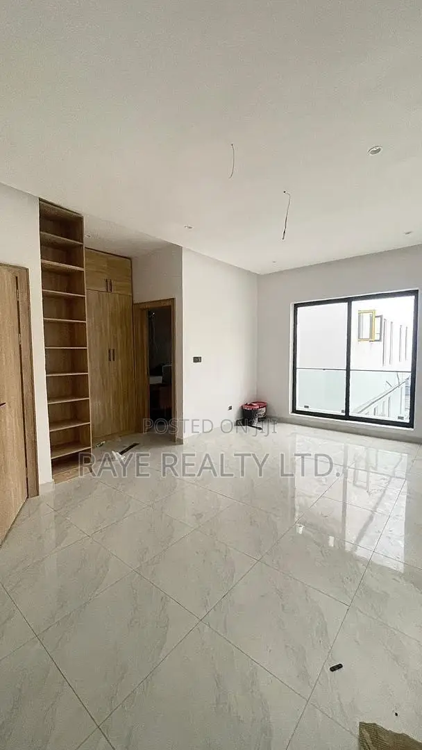 4bdrm Duplex in Lekki for sale