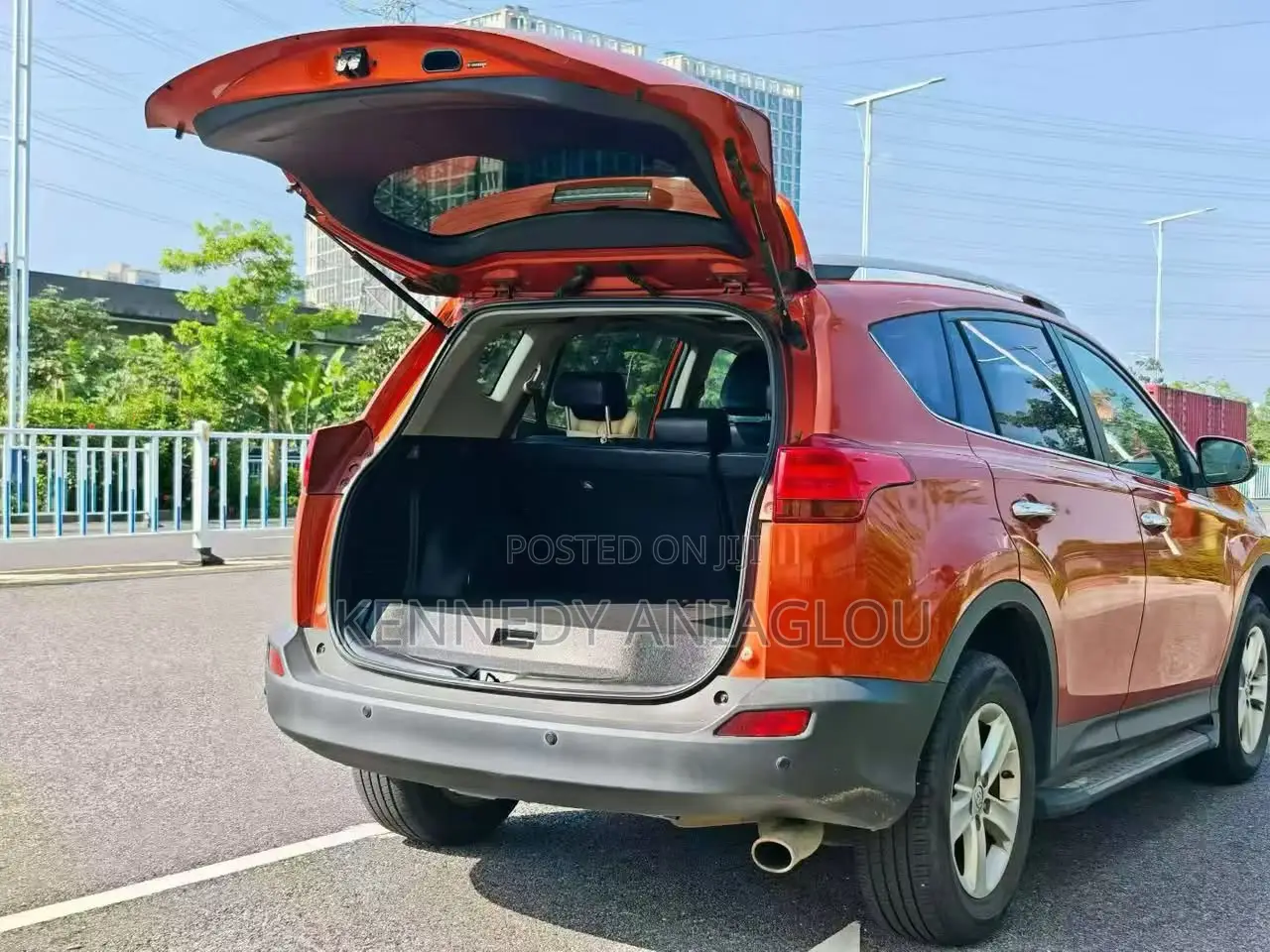 Toyota RAV4 XLE AWD (2.5L 4cyl 6A) 2013 Orange