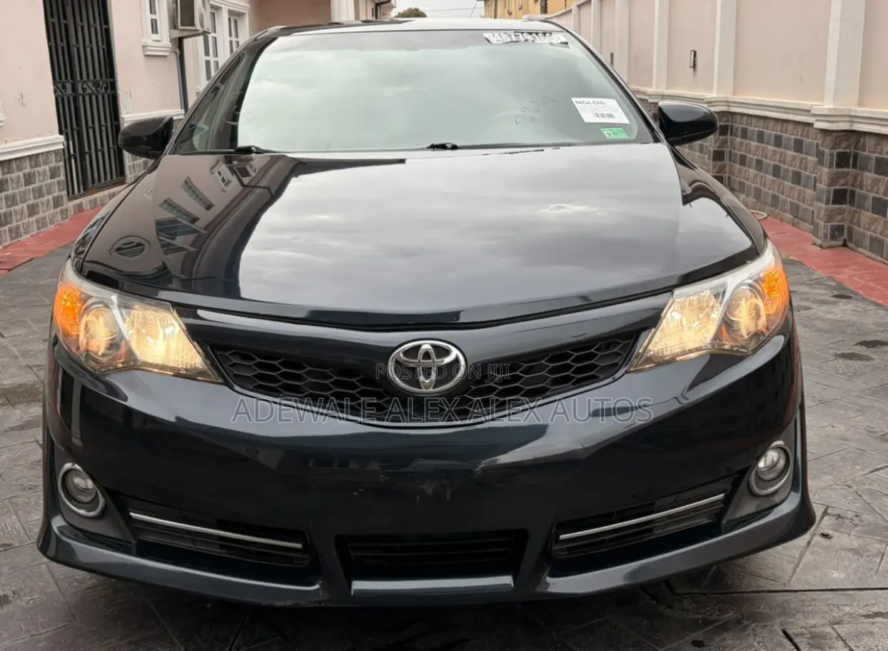 Toyota Camry SE 4dr Sedan (2.5L 4cyl 6A) 2013 Gray