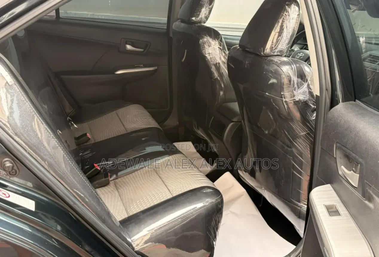Toyota Camry SE 4dr Sedan (2.5L 4cyl 6A) 2013 Gray