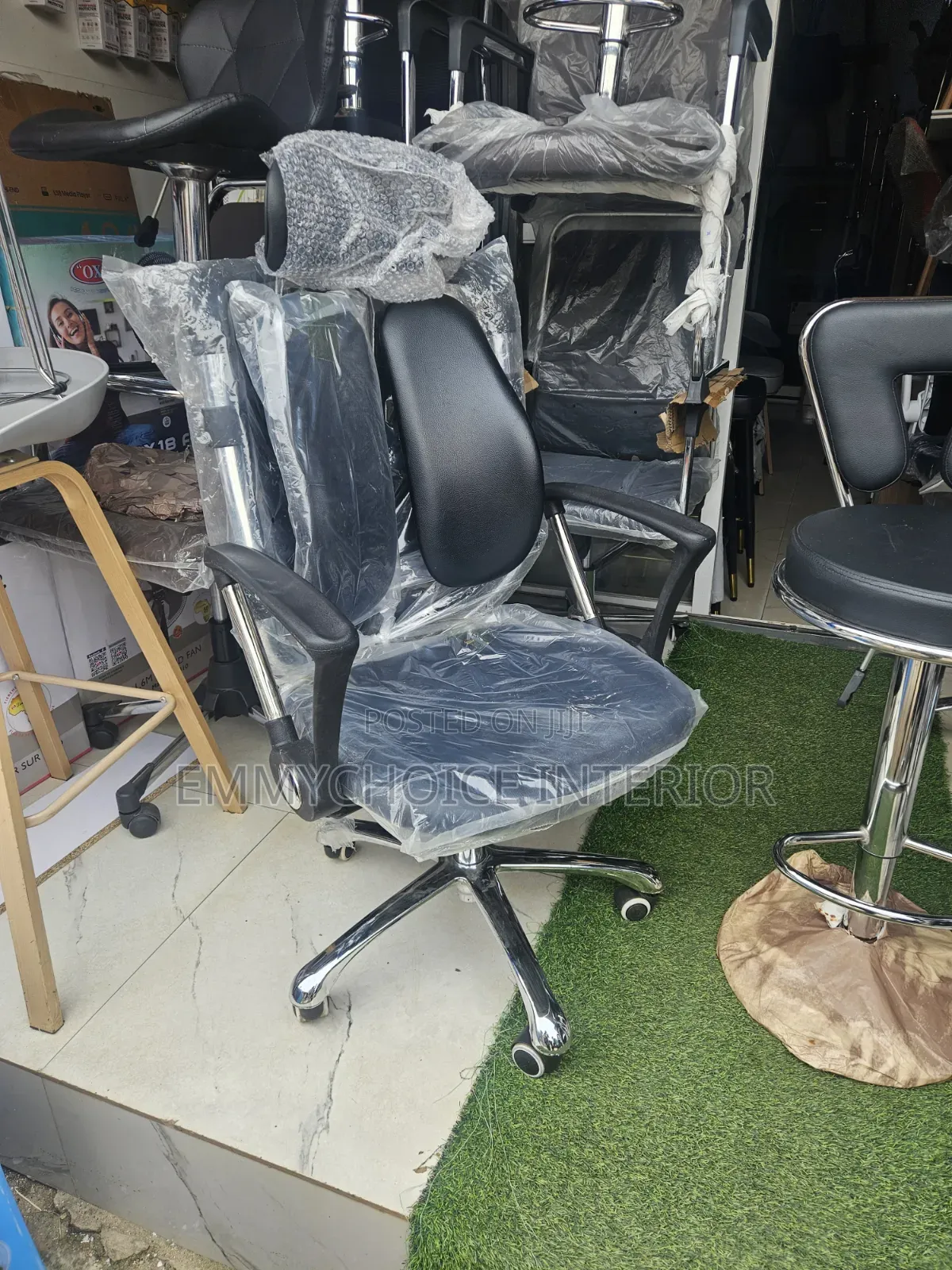 Executive Orthopedic Kidney Chair
