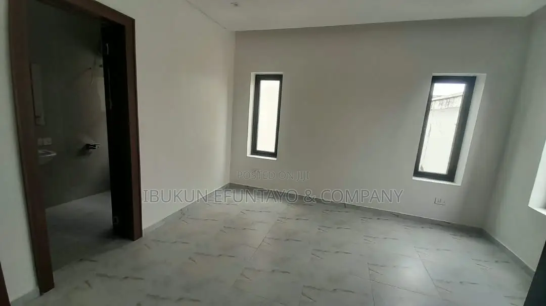 4bdrm Apartment in Lekki Phase 1 for rent