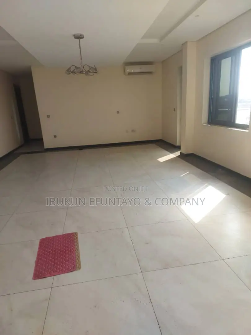 4bdrm Apartment in Lekki Phase 1 for rent