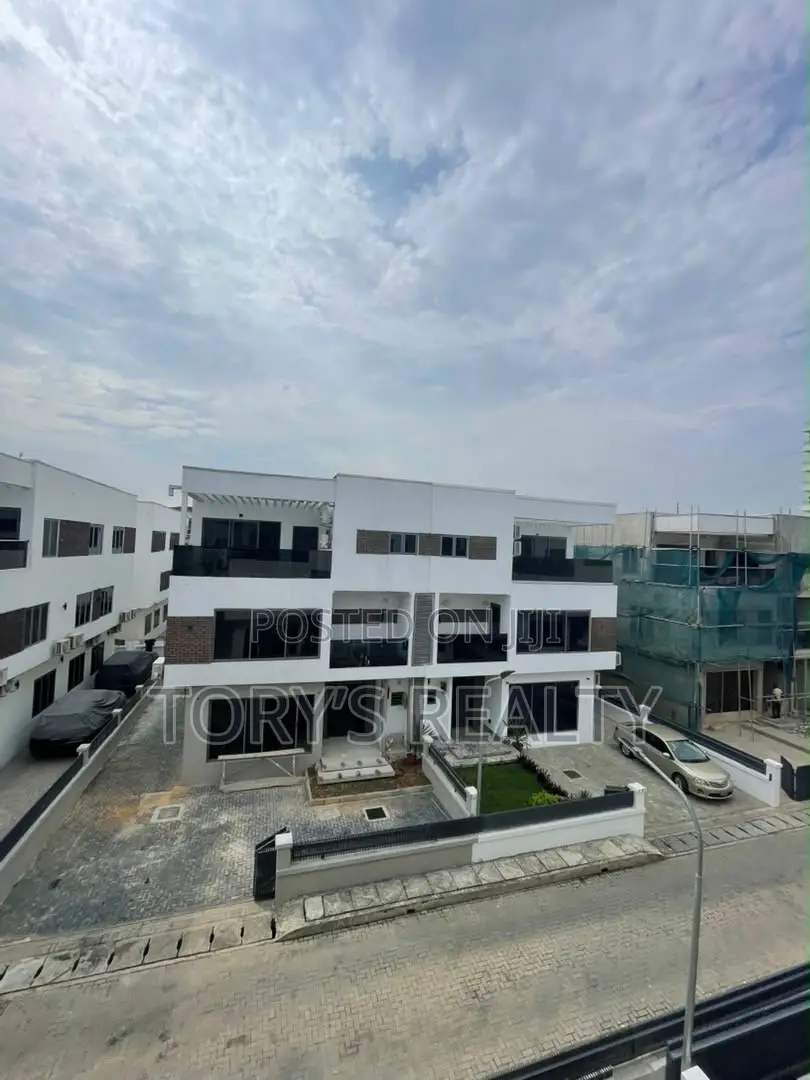 4bdrm Duplex in Banana Island for rent