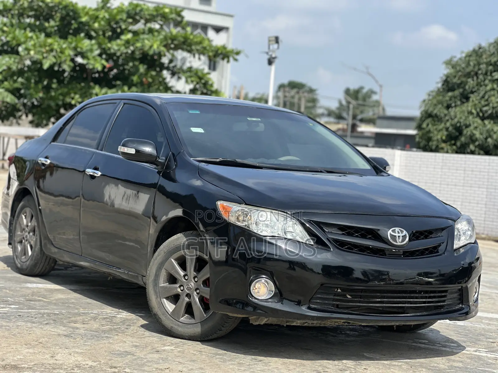 Toyota Corolla LE 4dr Sedan (1.8L 4cyl 4A) 2012 Silver