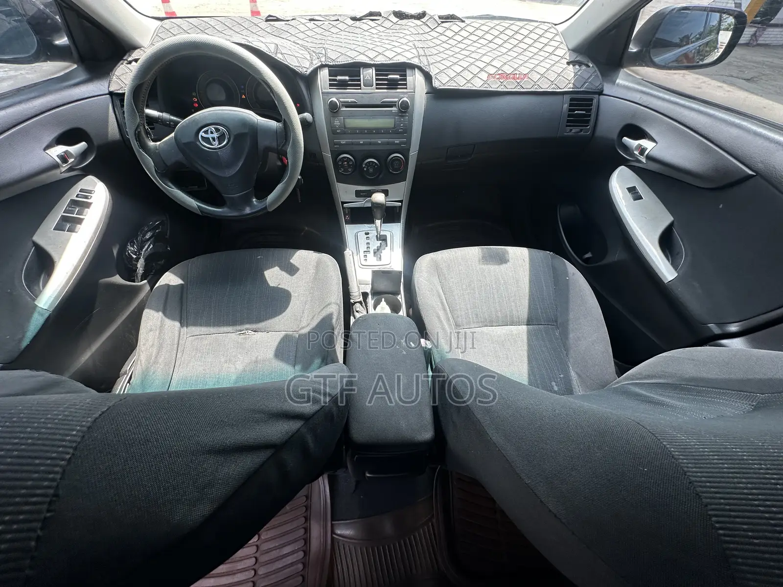 Toyota Corolla LE 4dr Sedan (1.8L 4cyl 4A) 2012 Silver