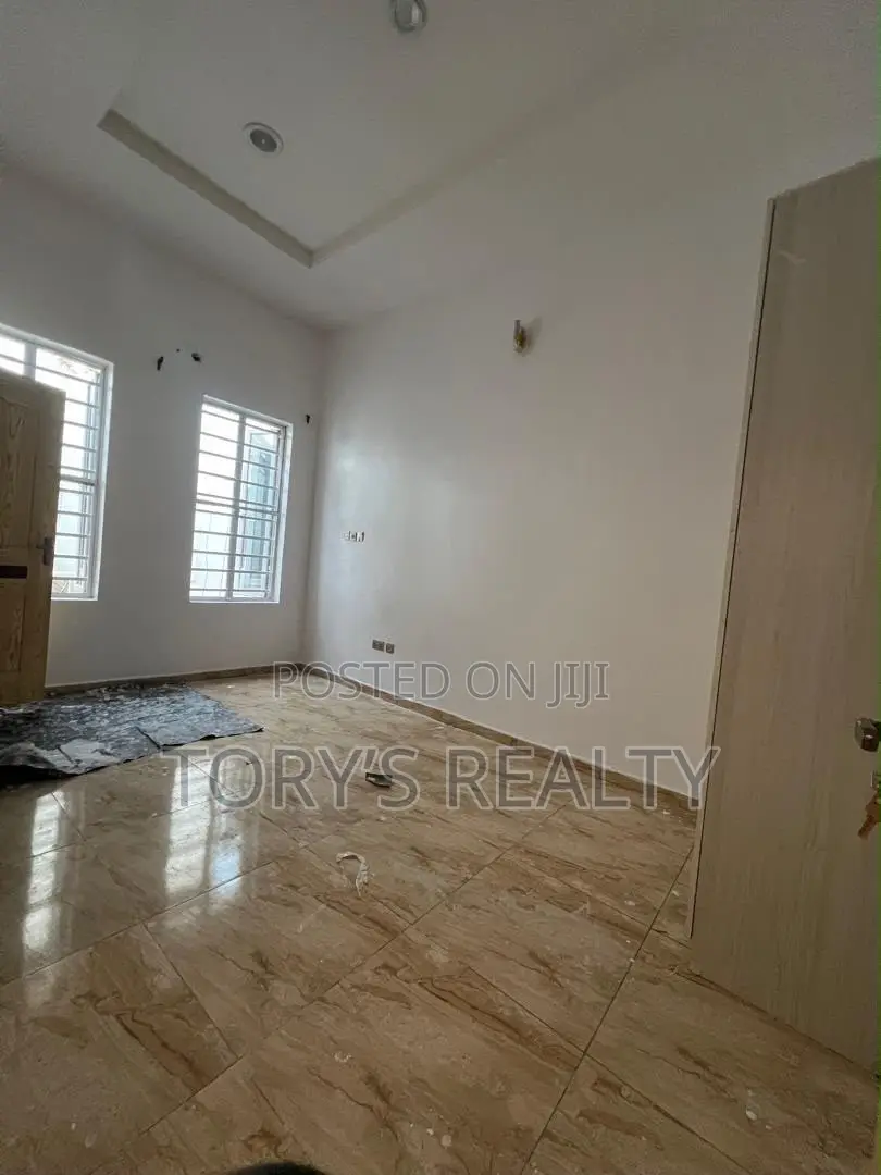 1bdrm Shared Apartment in Lekki Phase 2 for rent