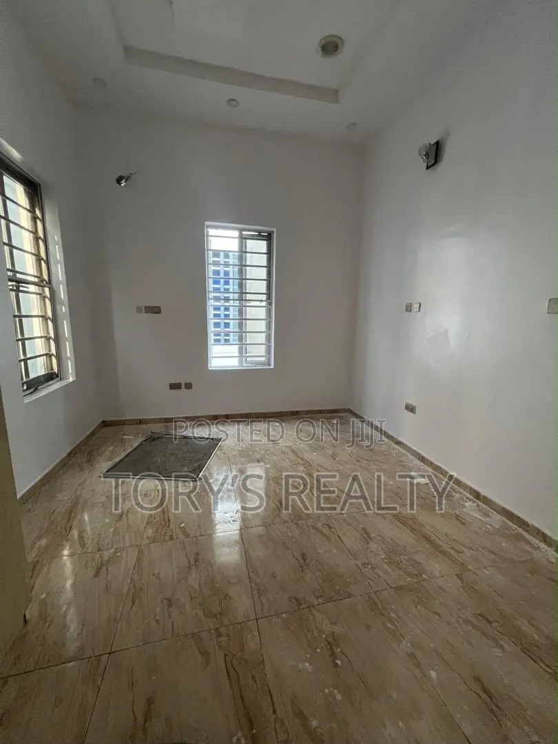 1bdrm Shared Apartment in Lekki Phase 2 for rent