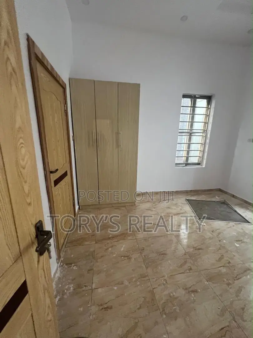 1bdrm Shared Apartment in Lekki Phase 2 for rent