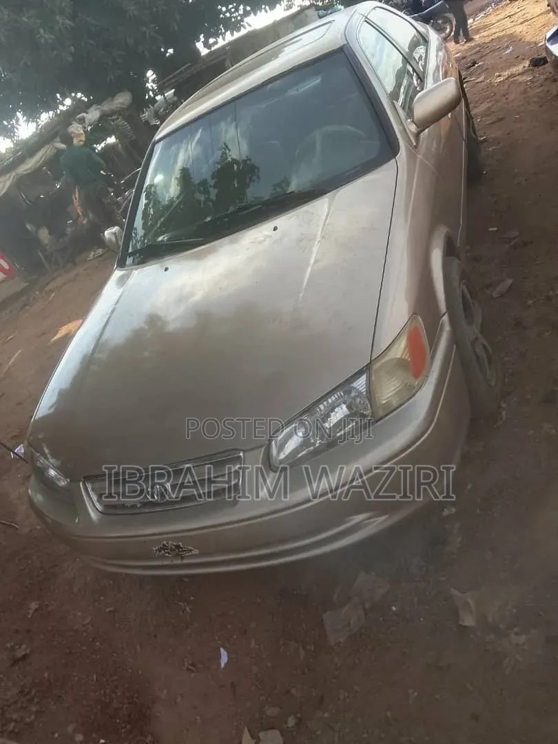 Toyota Camry 2000 Gold