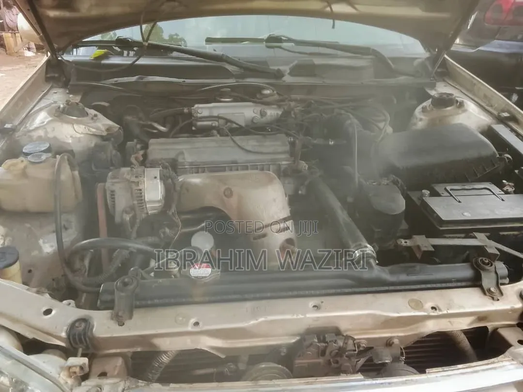 Toyota Camry 2000 Gold