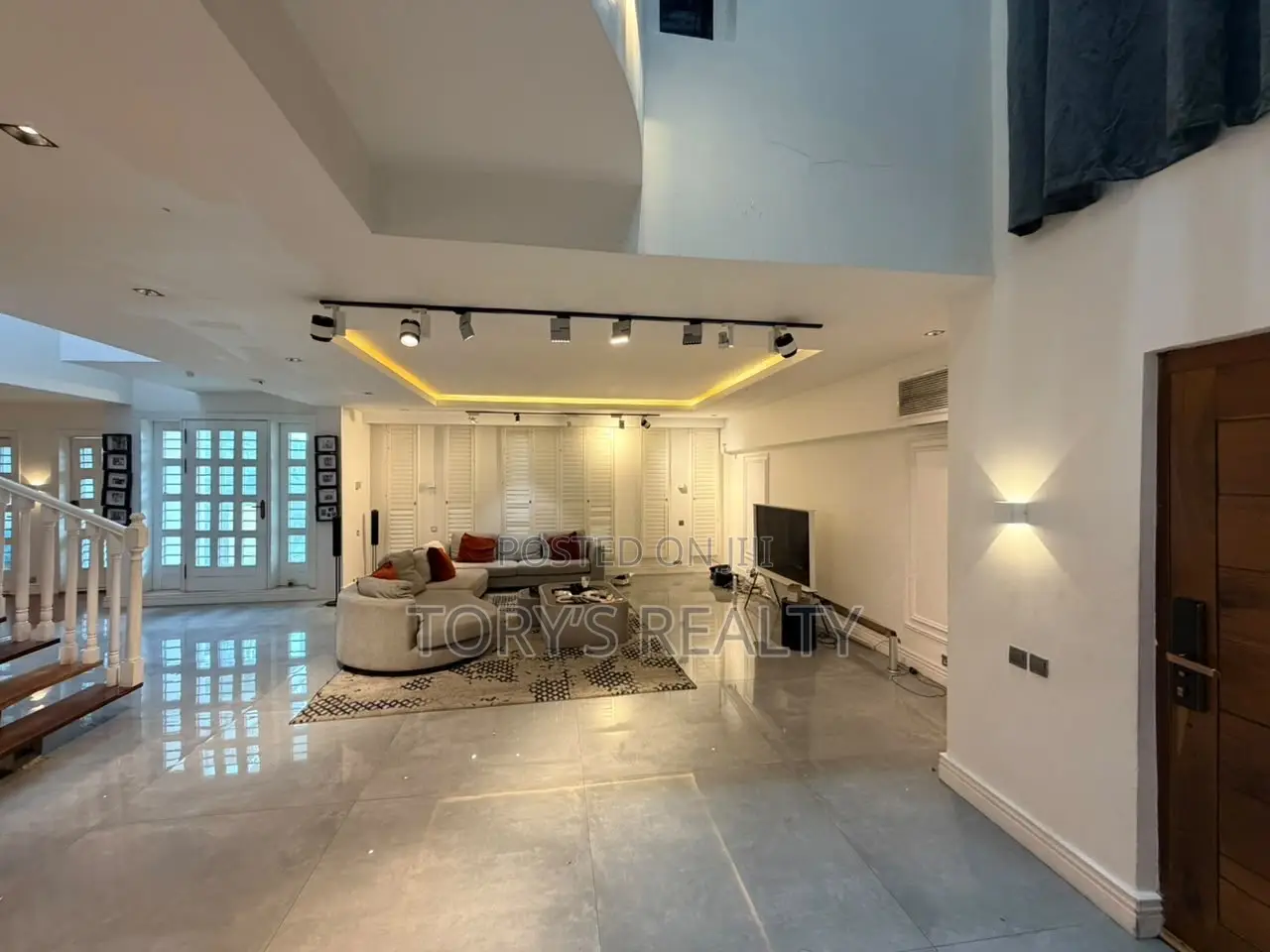 5bdrm Duplex in Banana Island for rent