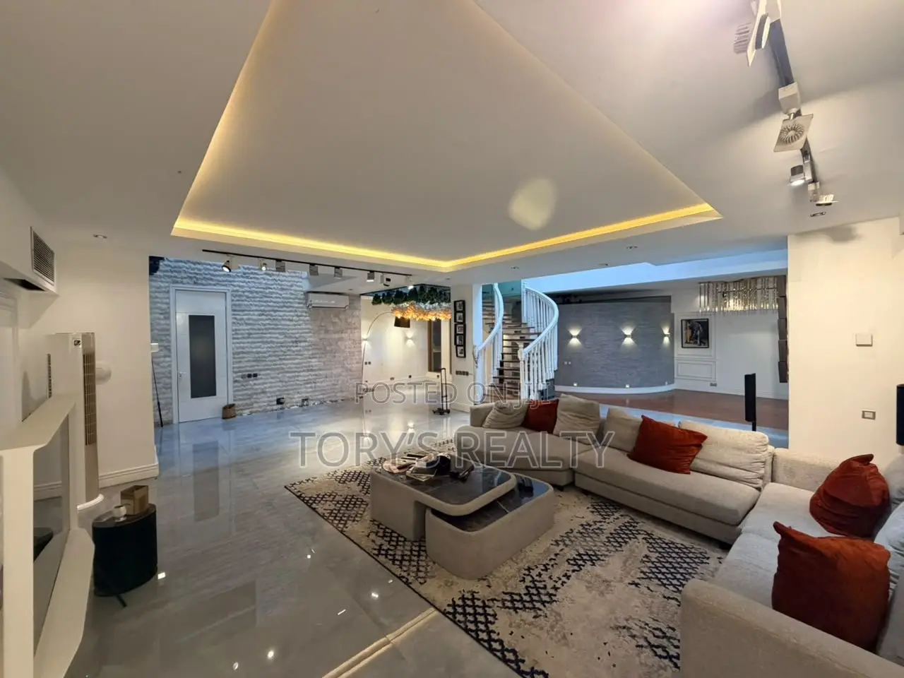 5bdrm Duplex in Banana Island for rent