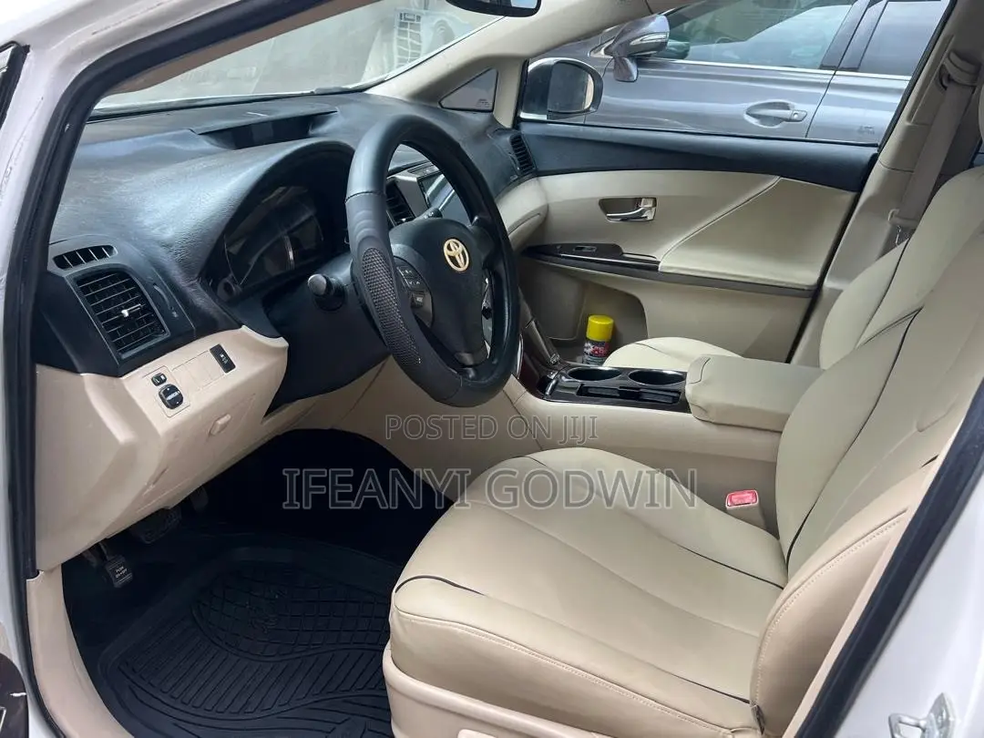 Toyota Venza 2010 White