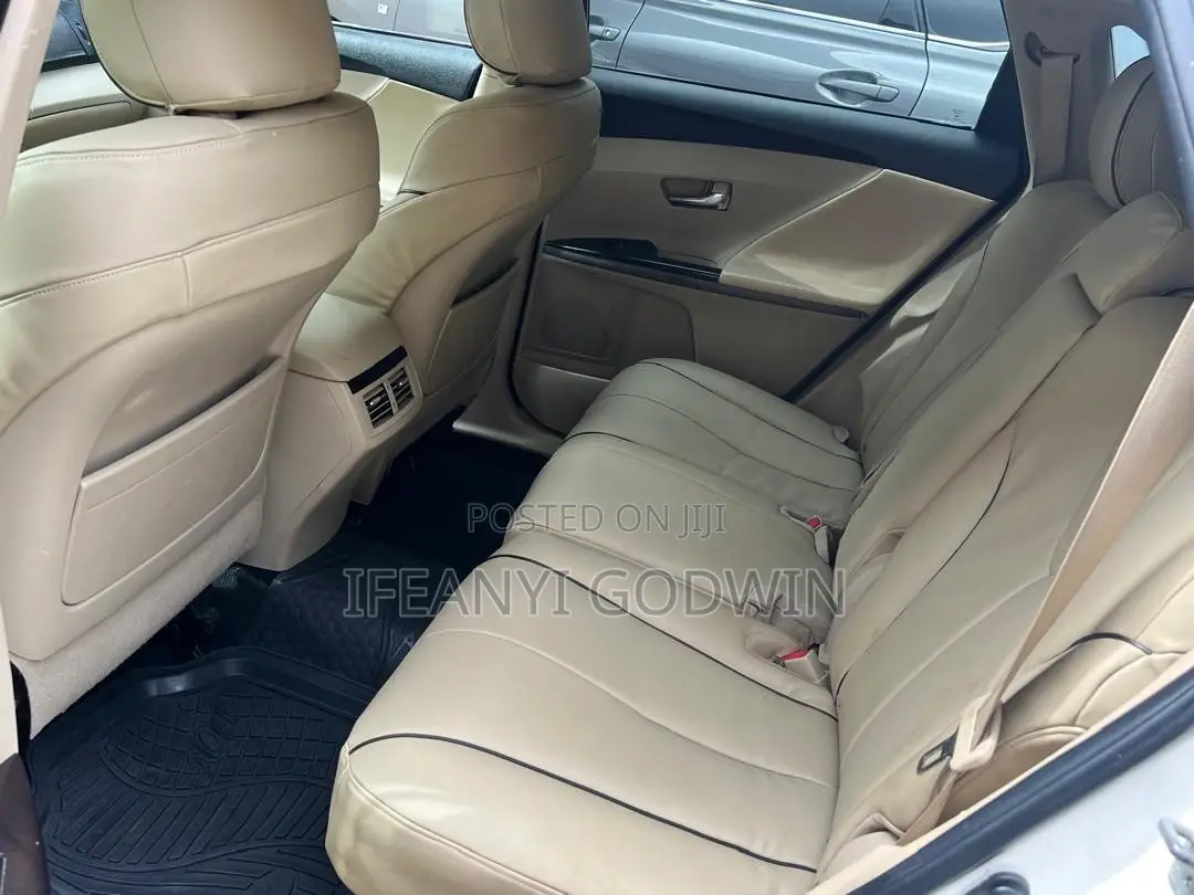 Toyota Venza 2010 White