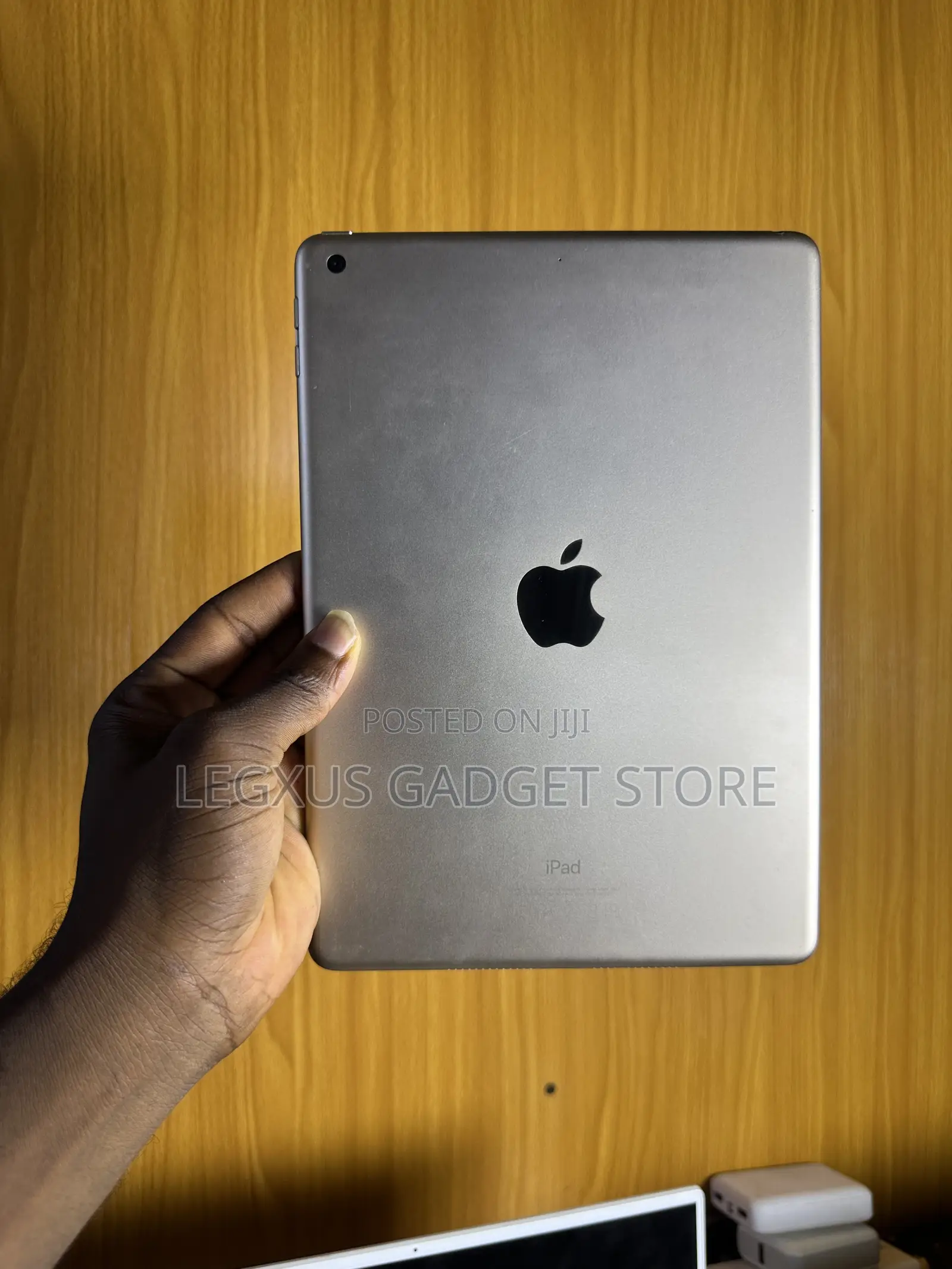 Apple iPad 5 (2022) 32 GB Silver