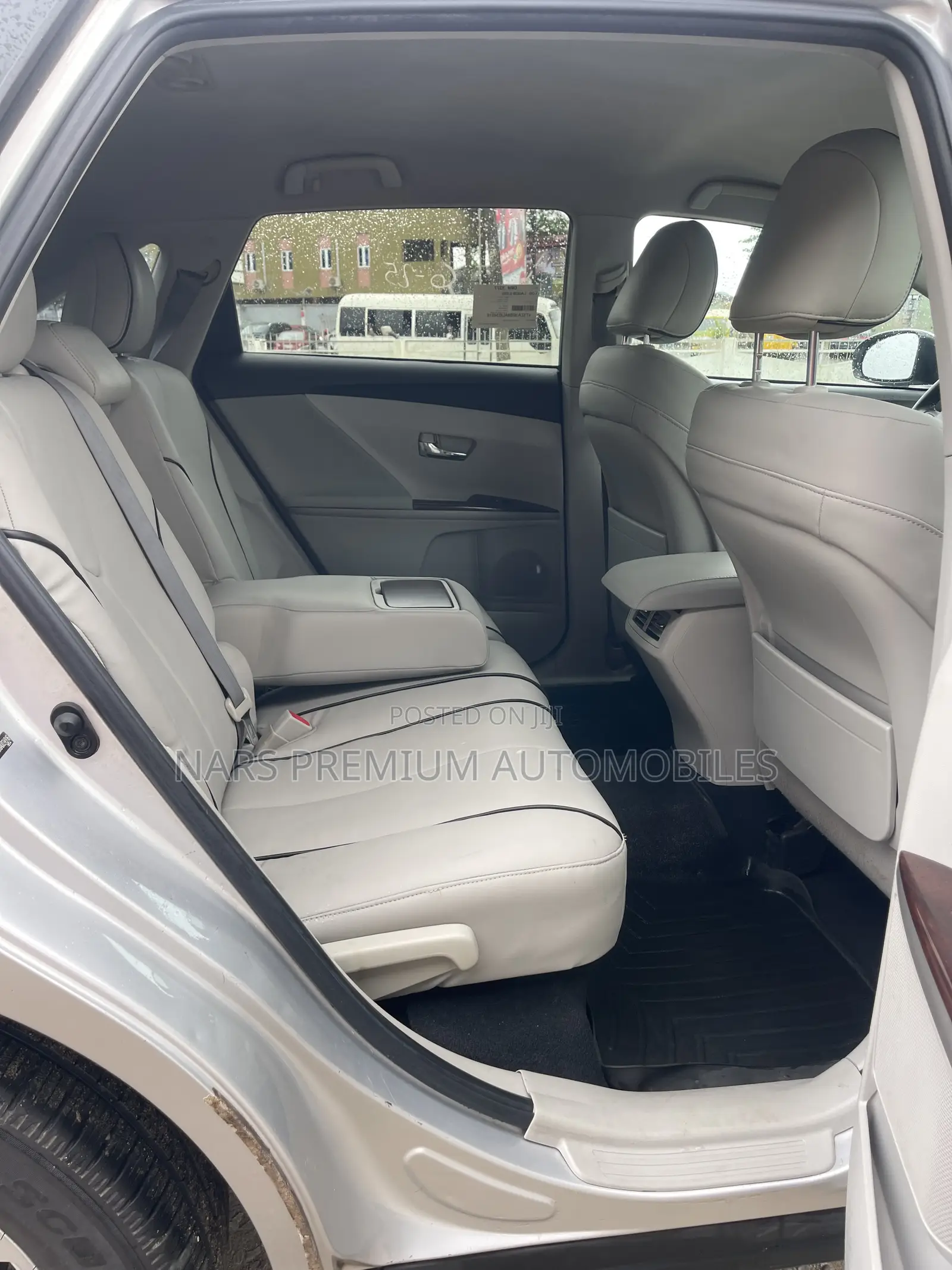 Toyota Venza XLE 2010 Silver