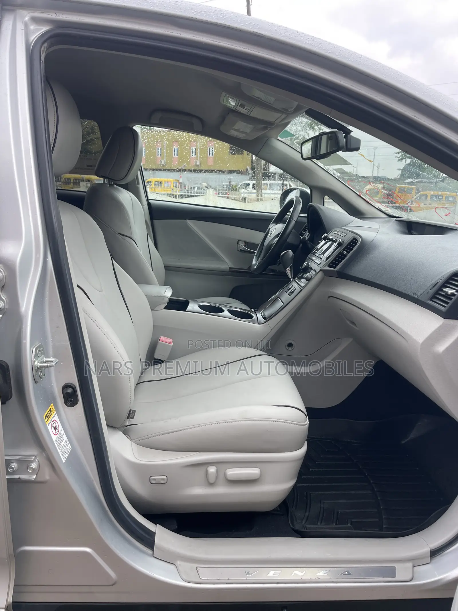 Toyota Venza XLE 2010 Silver